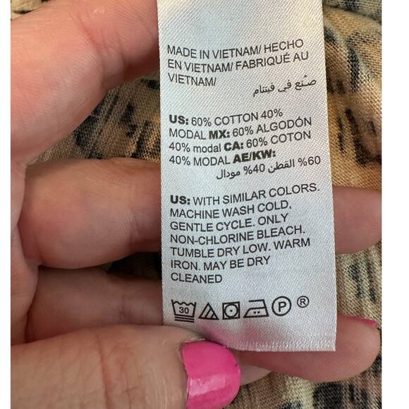 Chico's beige animal print 3/4 sleeves top size 0 - small - Picture 4 of 8